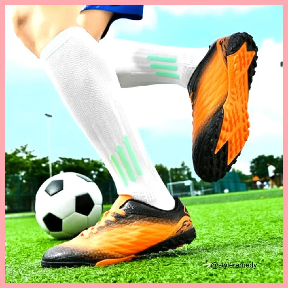 Faux Leather Indoor Soccer Shoes with Gum Rubber Sole for Futsal